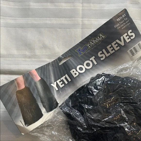 Yeti Black Fuzzy Faux Fur Boot Sleeves - Picture 3 of 8